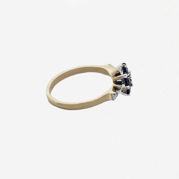 Diamond & Sapphire Cluster Ring in 18ct Gold - Secondhand