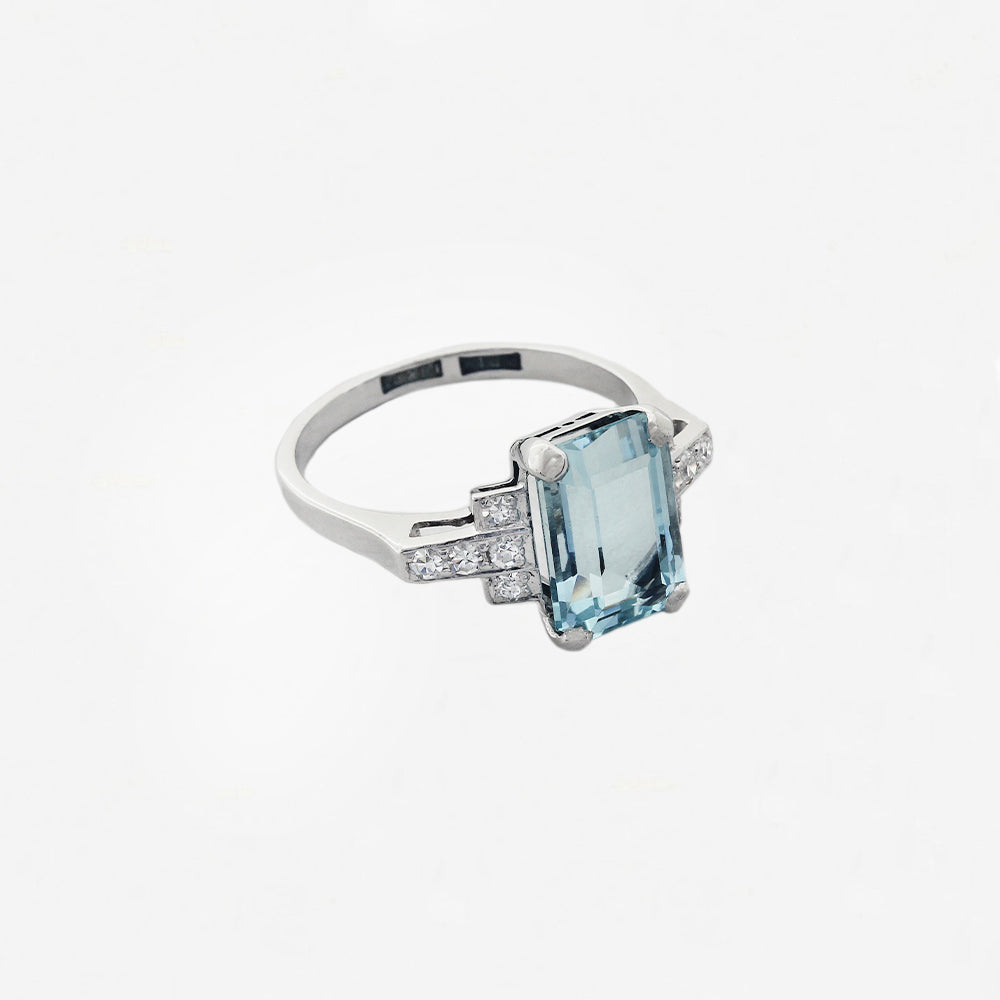 Aquamarine & Diamond Ring in 18ct White Gold - Secondhand